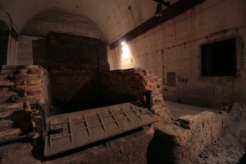 Illustration for article titled Inside the Caverns of Hungary's Abandoned Underground Coal Plant